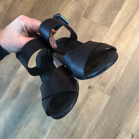 VINCE Gwyn Wood Wedge Leather Slingback Sandal - Picture 8 of 10